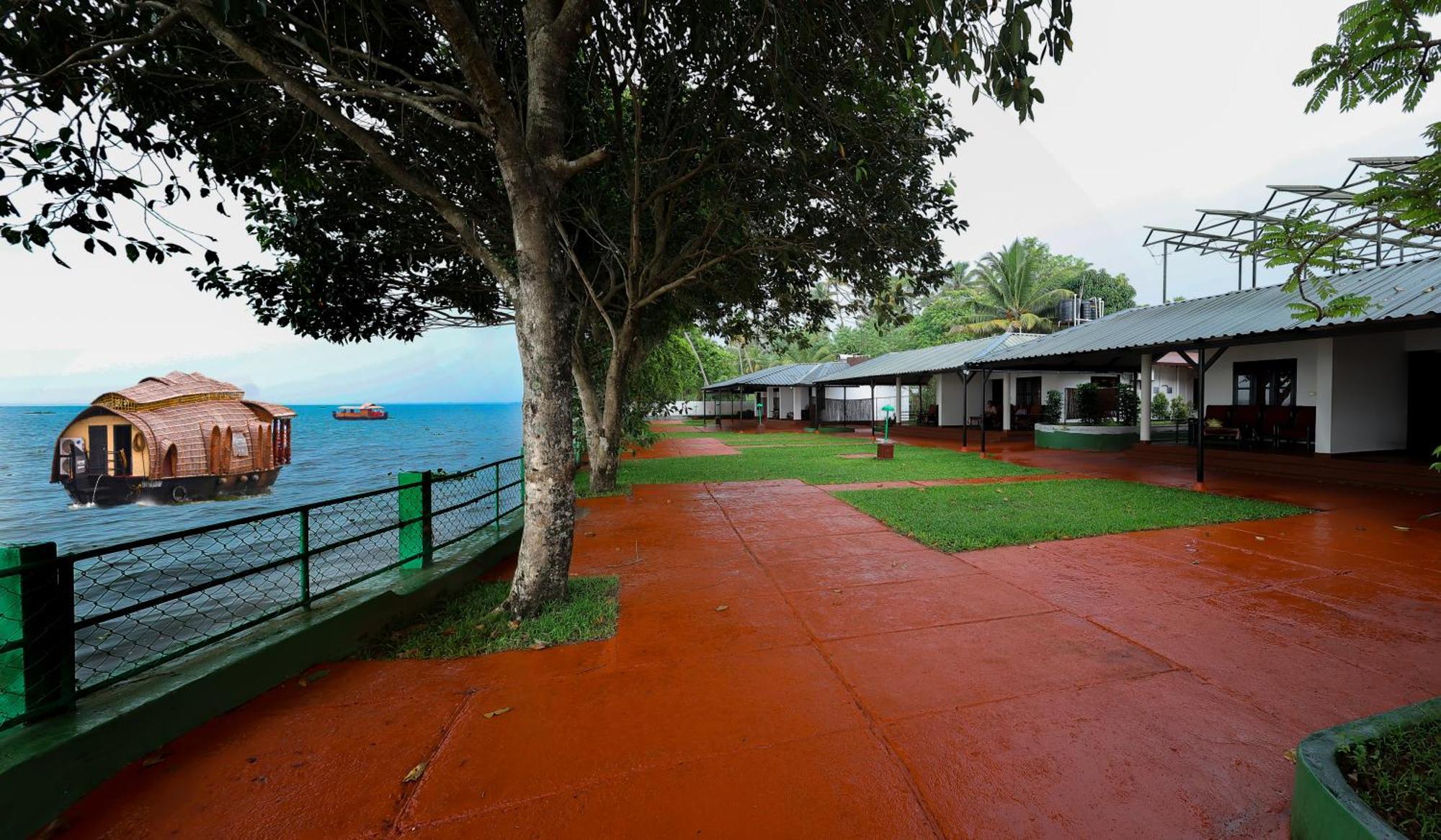 Illikkalam Lakeside Cottages Kumarakom Kerala Exterior photo