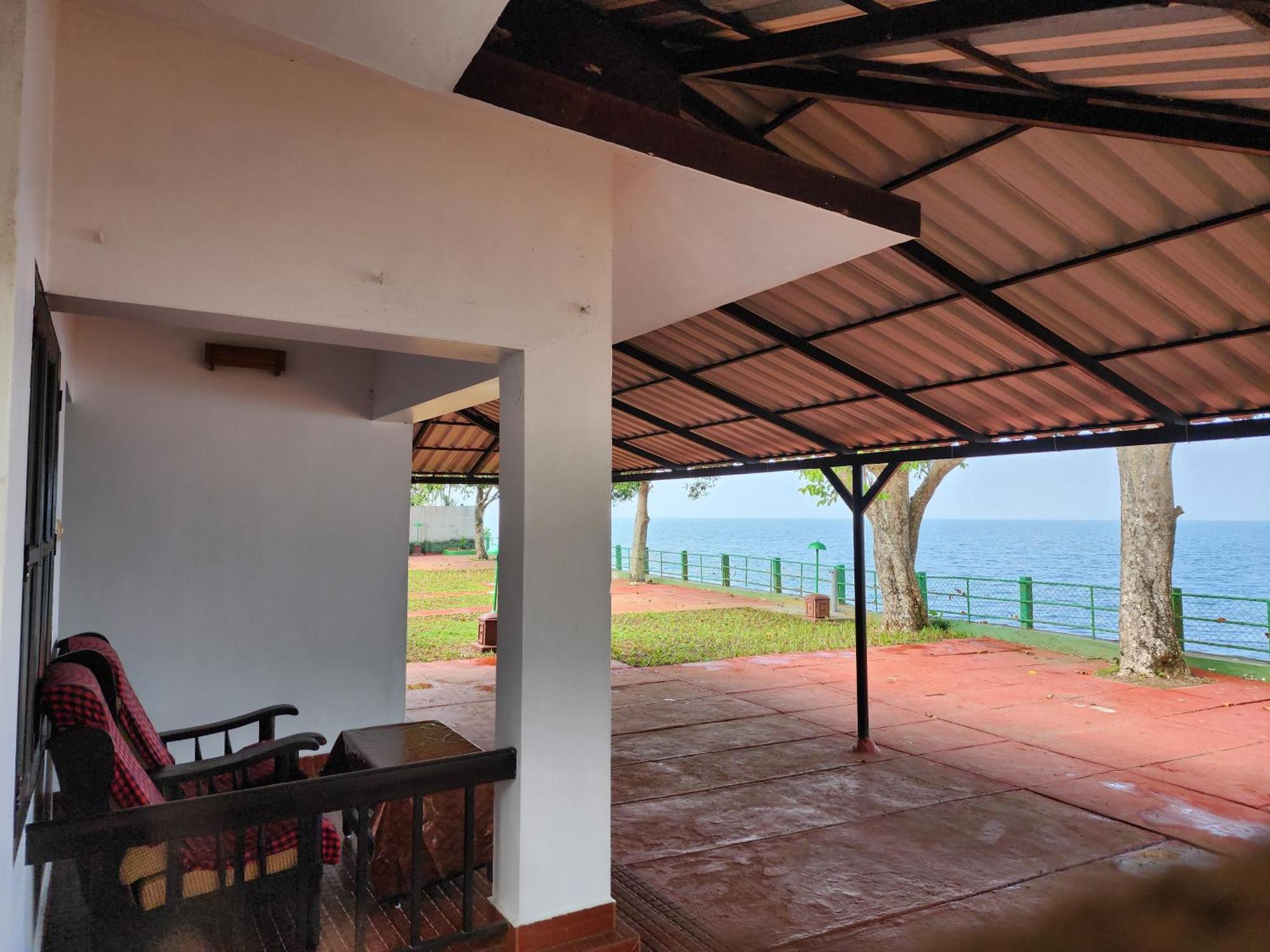 Illikkalam Lakeside Cottages Kumarakom Kerala Exterior photo