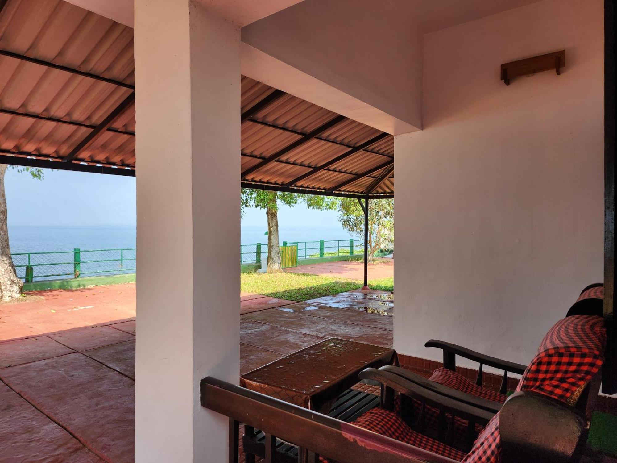 Illikkalam Lakeside Cottages Kumarakom Kerala Exterior photo