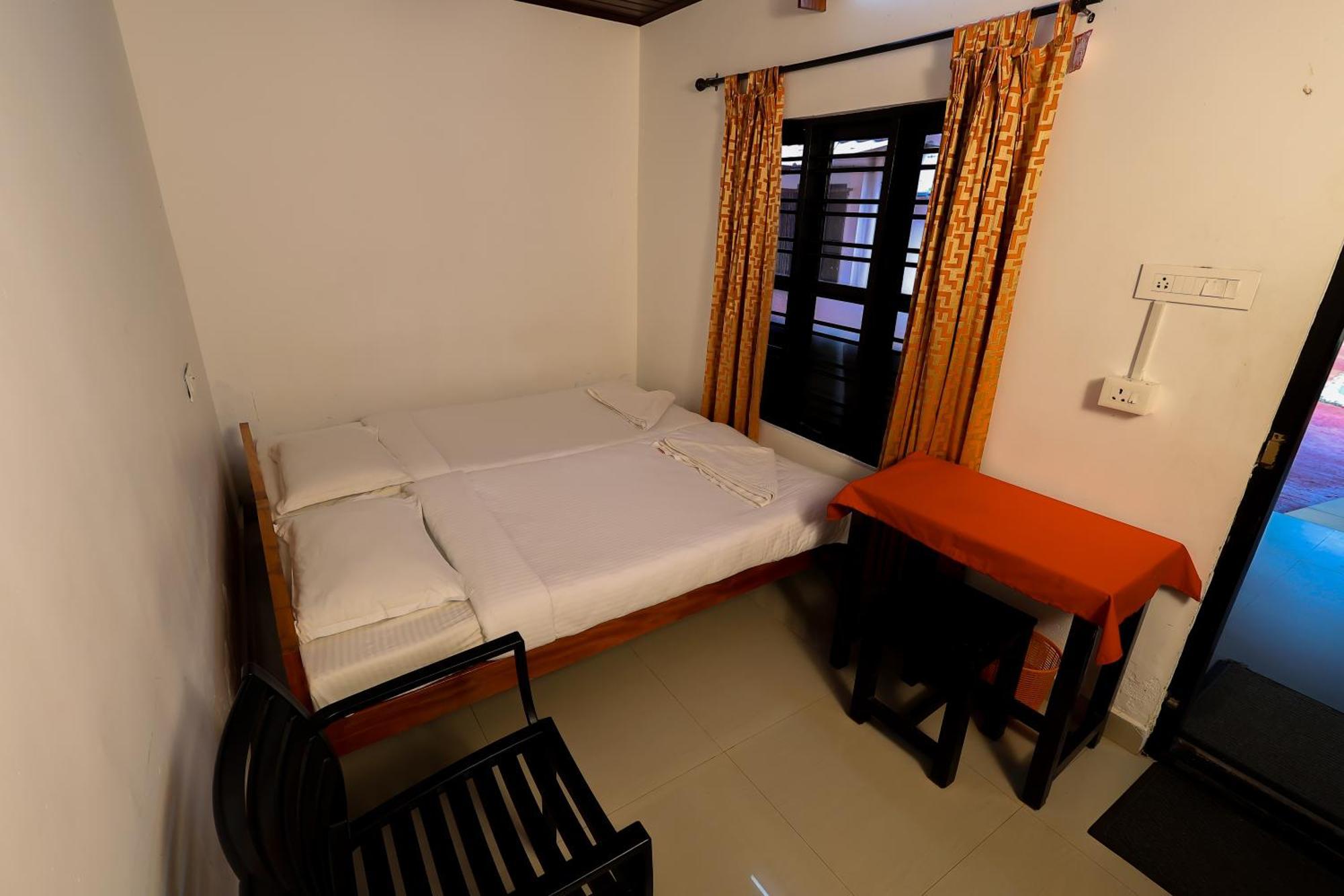 Illikkalam Lakeside Cottages Kumarakom Kerala Exterior photo