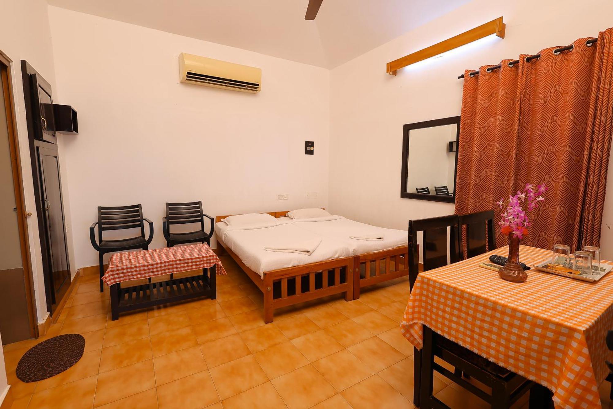 Illikkalam Lakeside Cottages Kumarakom Kerala Exterior photo