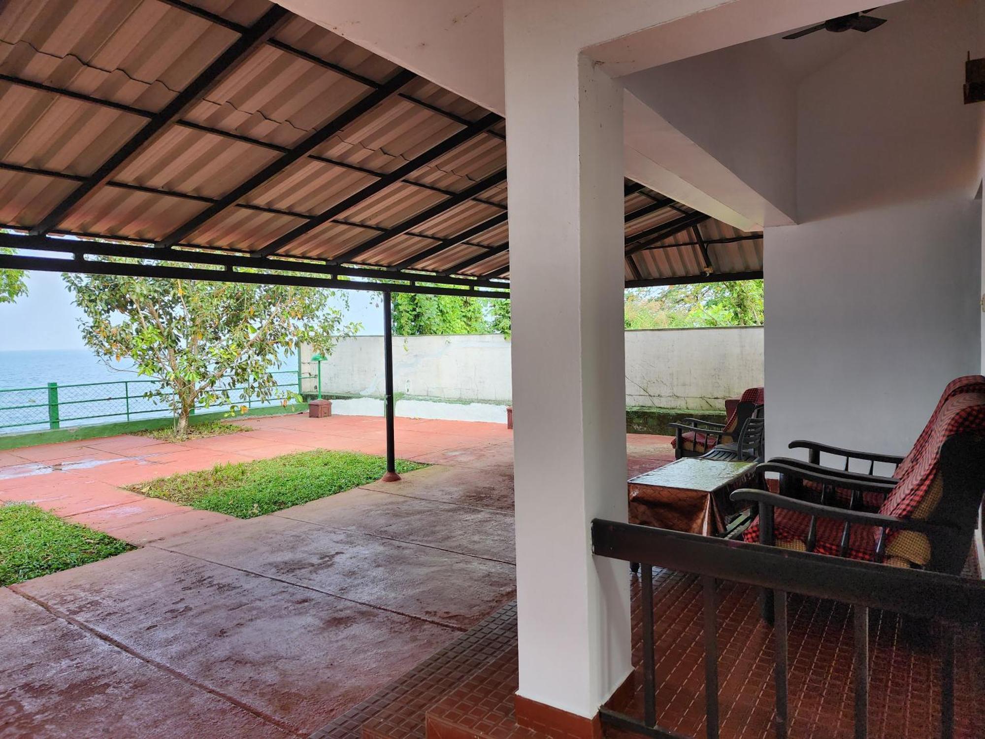 Illikkalam Lakeside Cottages Kumarakom Kerala Exterior photo