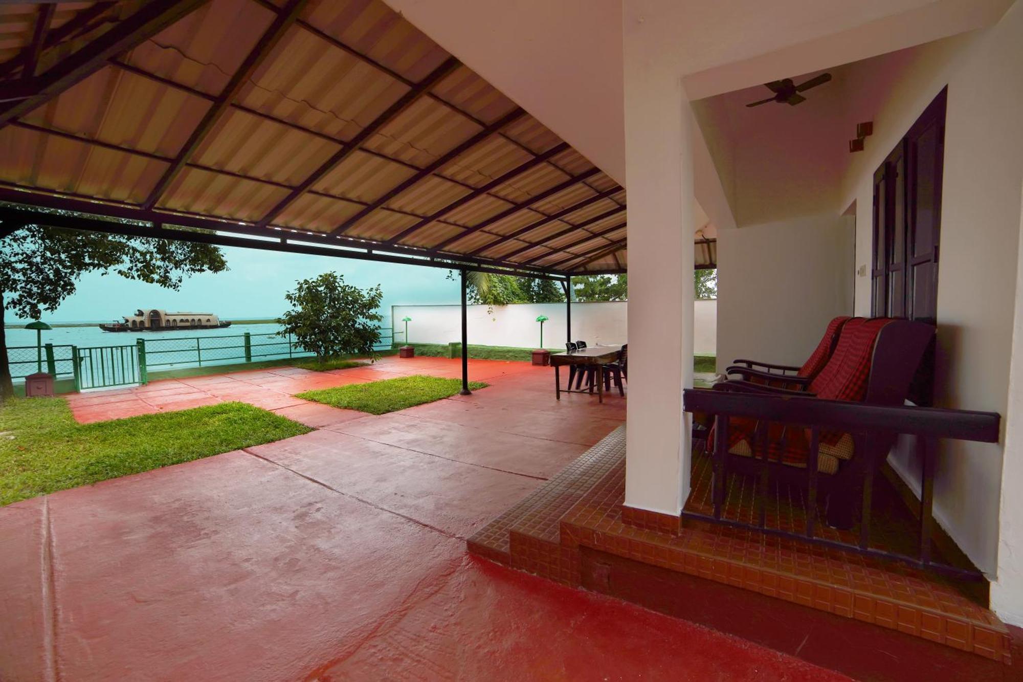 Illikkalam Lakeside Cottages Kumarakom Kerala Exterior photo