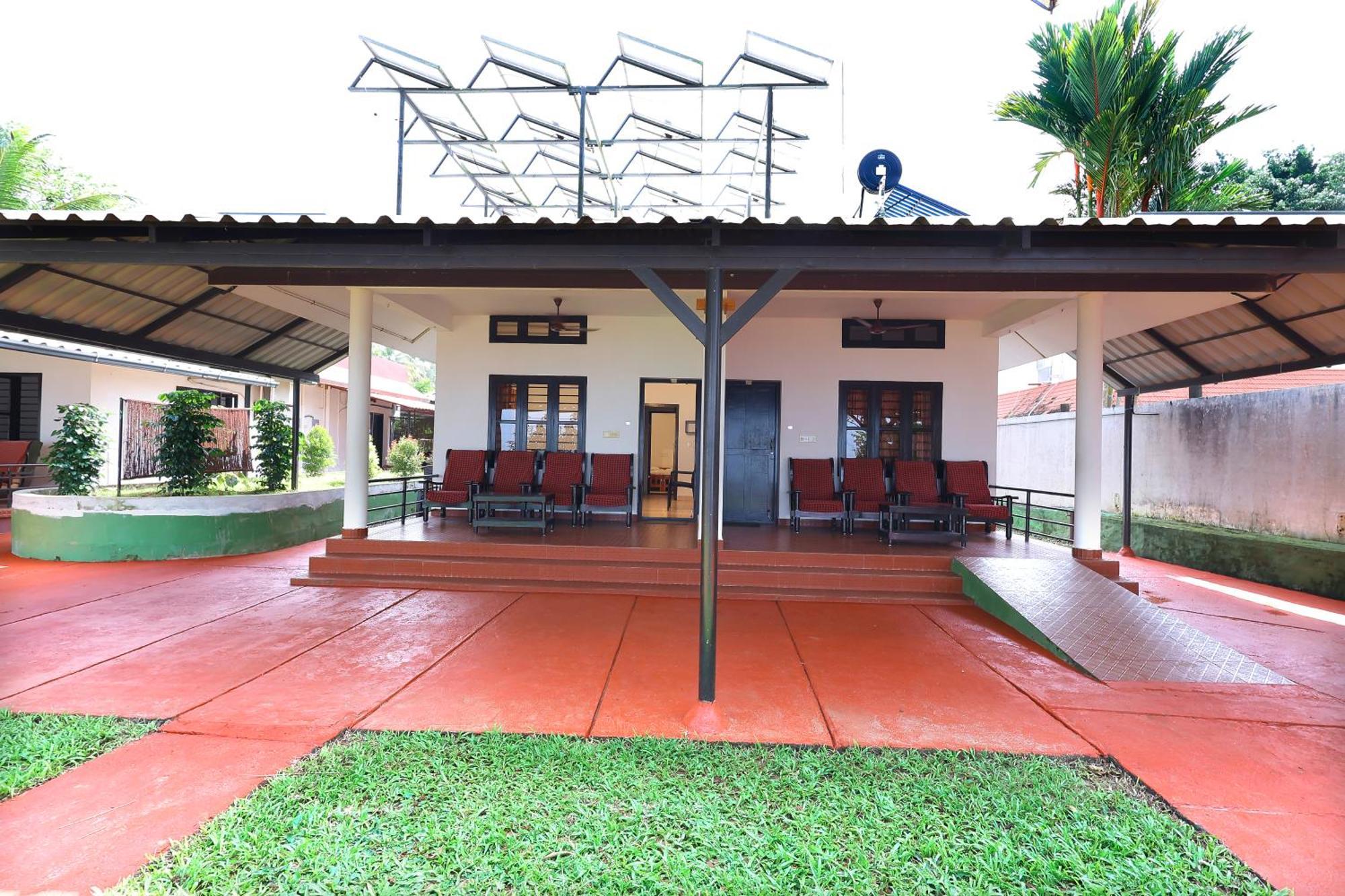 Illikkalam Lakeside Cottages Kumarakom Kerala Exterior photo
