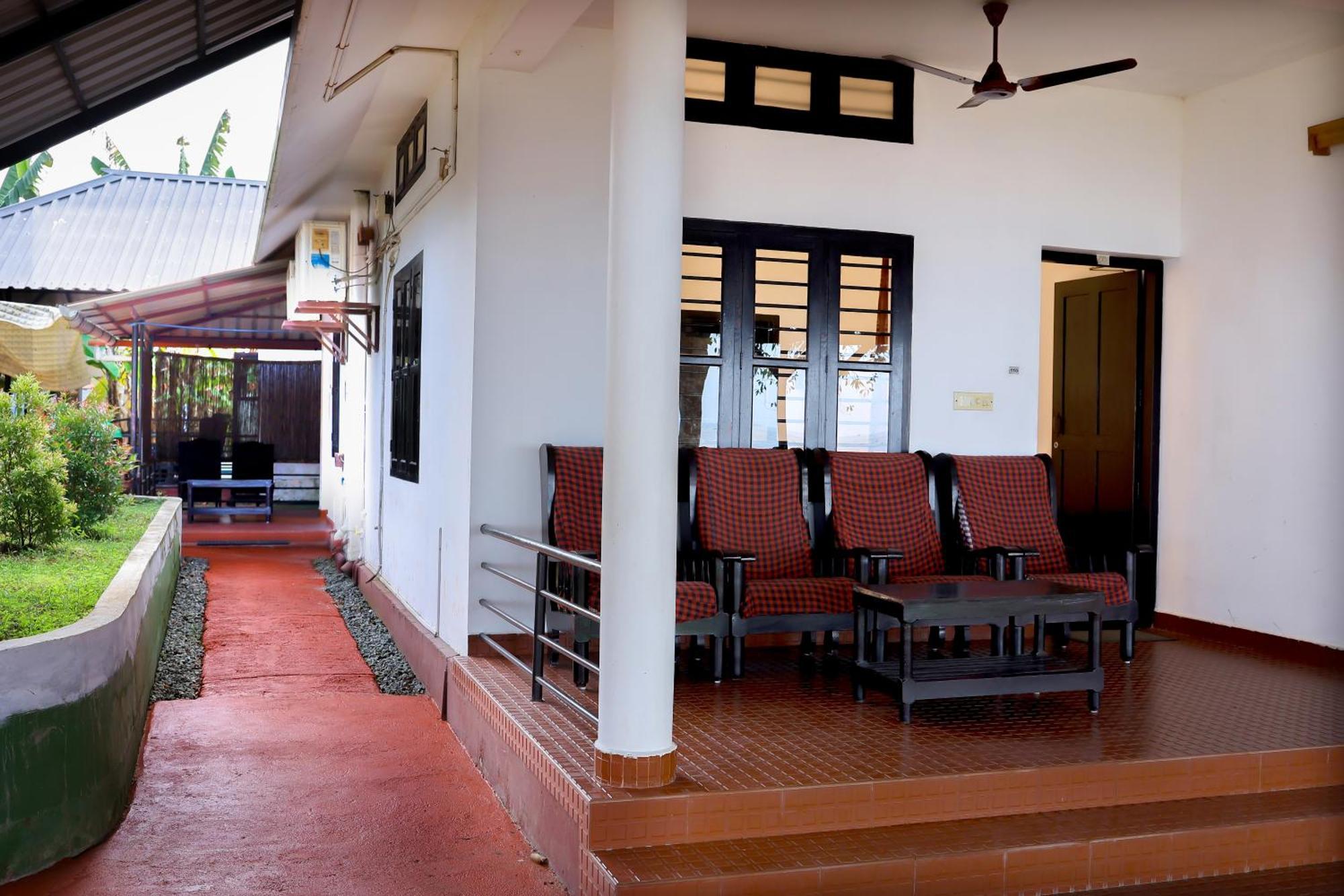 Illikkalam Lakeside Cottages Kumarakom Kerala Exterior photo