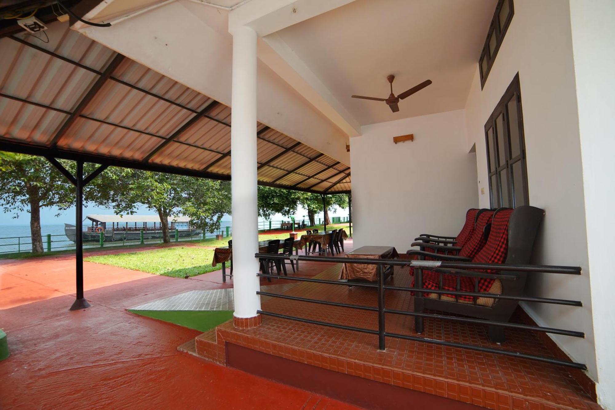 Illikkalam Lakeside Cottages Kumarakom Kerala Exterior photo