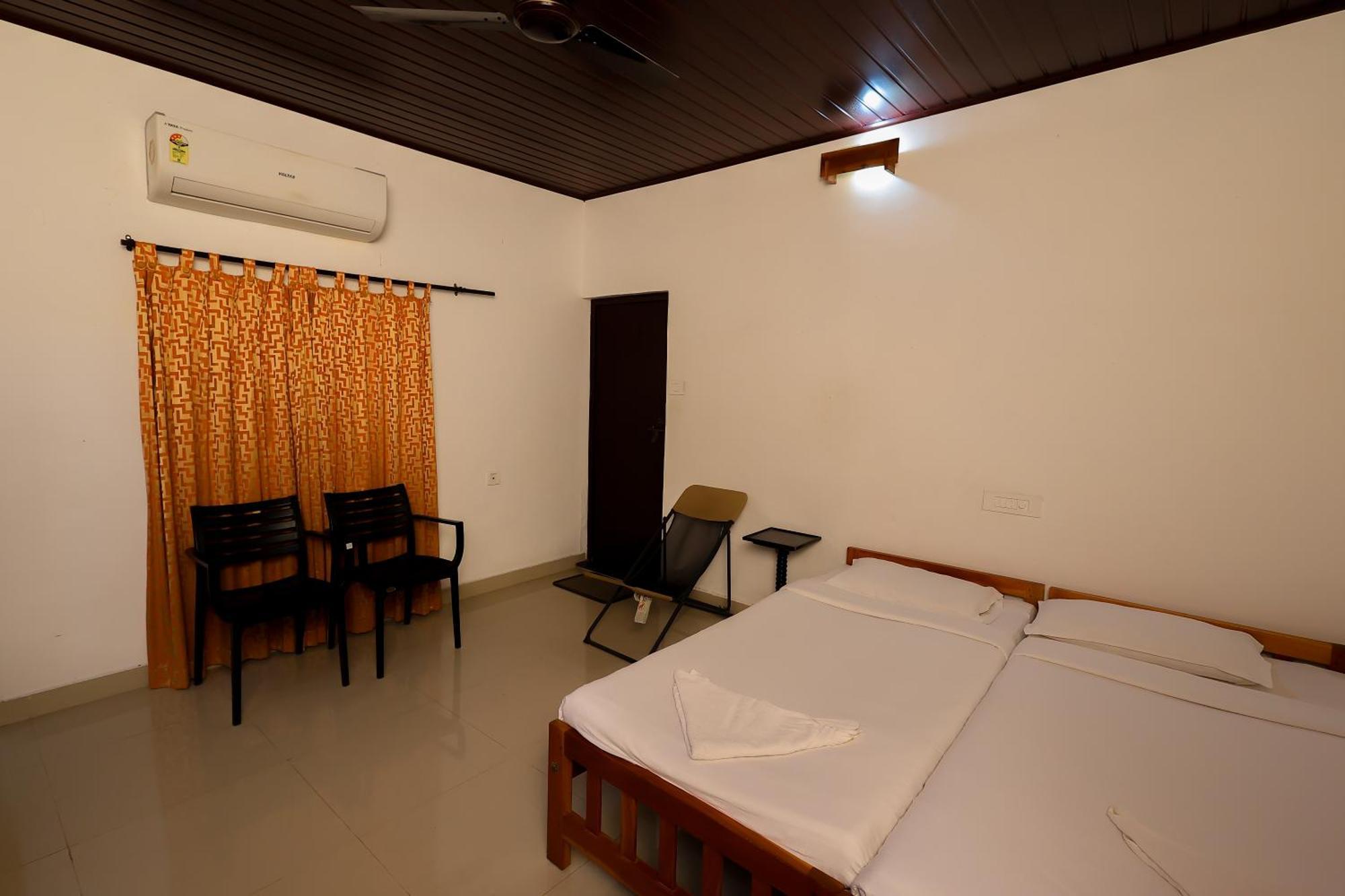 Illikkalam Lakeside Cottages Kumarakom Kerala Exterior photo