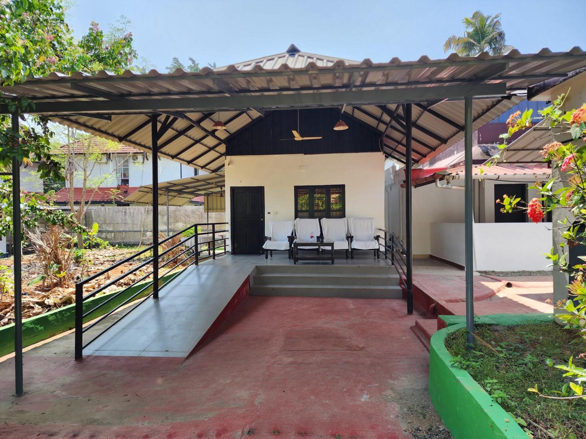 Illikkalam Lakeside Cottages Kumarakom Kerala Exterior photo