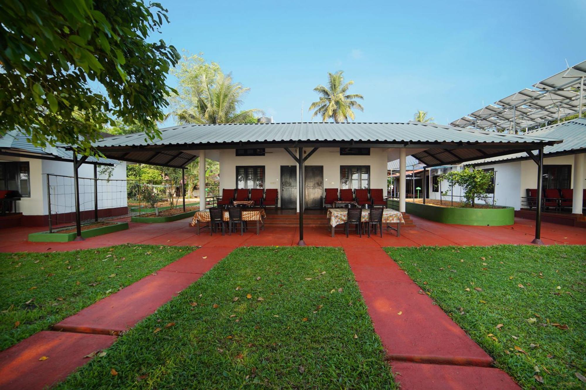 Illikkalam Lakeside Cottages Kumarakom Kerala Exterior photo