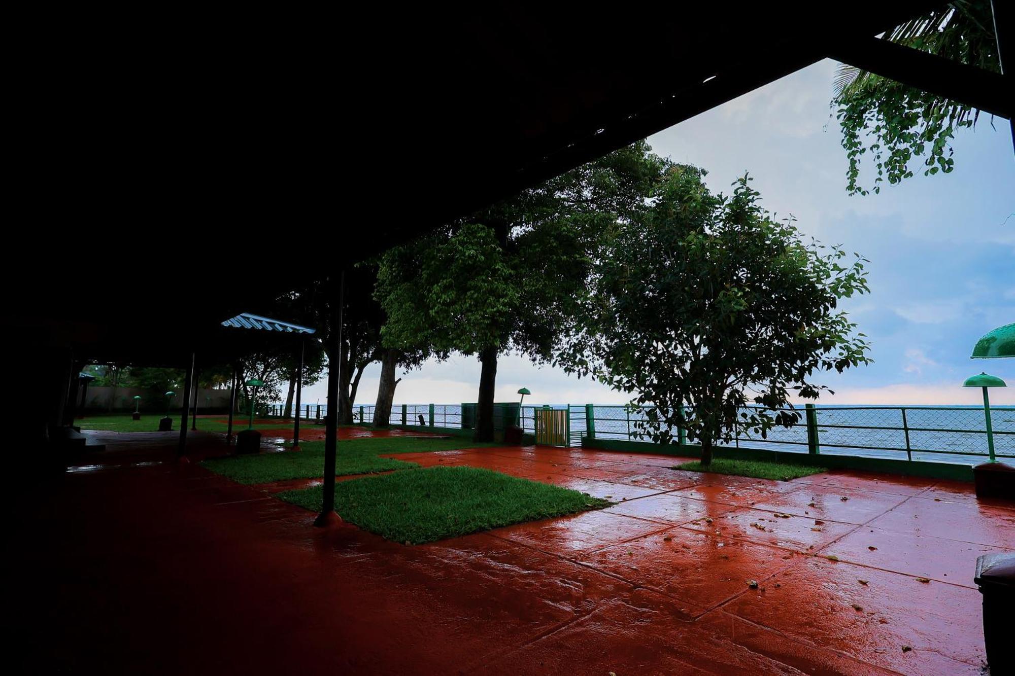 Illikkalam Lakeside Cottages Kumarakom Kerala Exterior photo